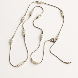 Vintage Elegant Silver and Pearl Necklace